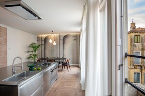 Fridge, microwave, dishwasher - Daplace - Sardela Apartment (Venezia)