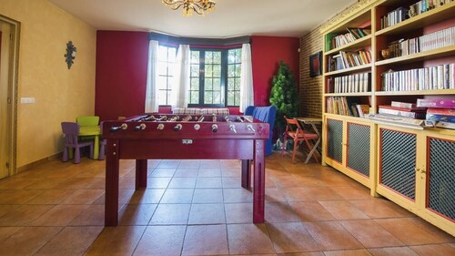 HOUSE VIRGEN DEL CARMEN AIR-CONDITIONED GARDENS SWIMMING POOL NEAR TOLEDO AND PUY DU FOU