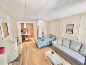 Smart TV - Historic Centre Studio, 50 m from Quimper Cathedral, Charm & Comfort (Quimper)