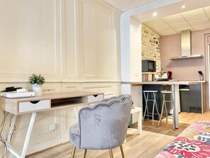 Interior - Historic Centre Studio, 50 m from Quimper Cathedral, Charm & Comfort (Quimper)