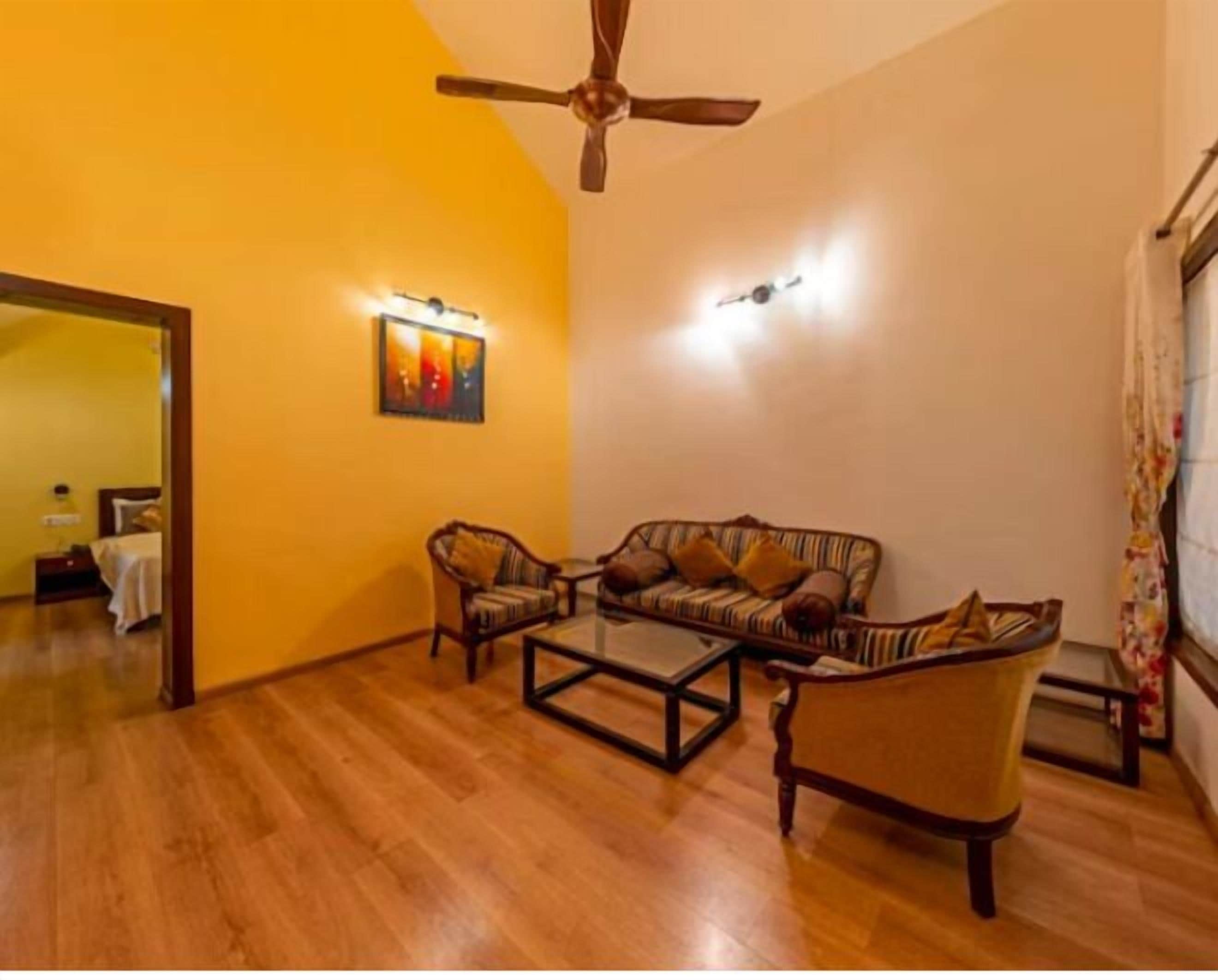 Premium Cottage | Living area | 32-inch TV with cable channels