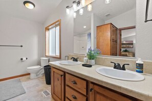 House, Multiple Beds, Patio, Garden View (Just Around the Bend) | Bathroom - Just Around the Bend For 8 (Bend)