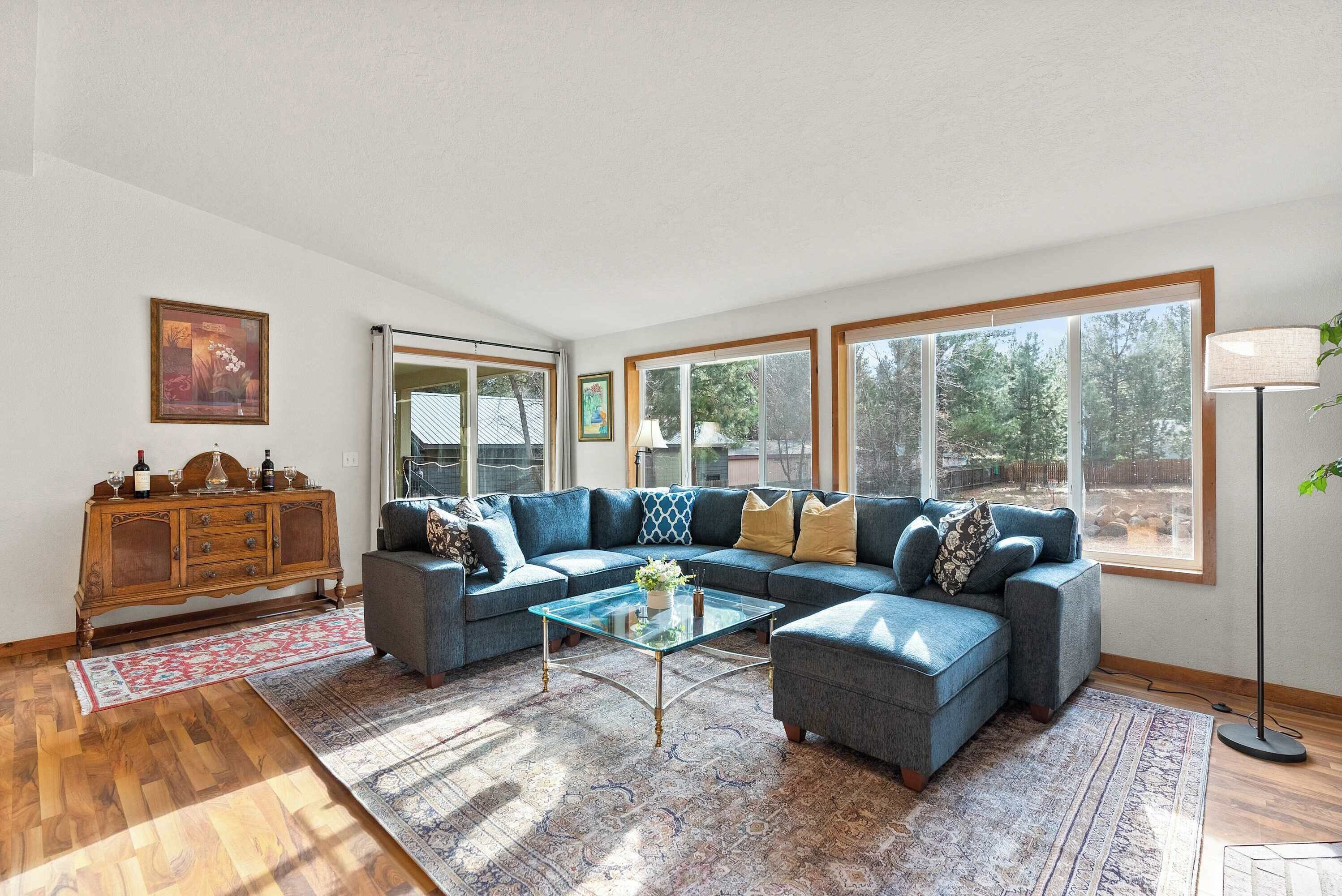 House, Multiple Beds, Patio, Garden View (Just Around the Bend) | Living area