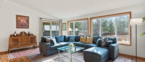 House, Multiple Beds, Patio, Garden View (Just Around the Bend) | Living area