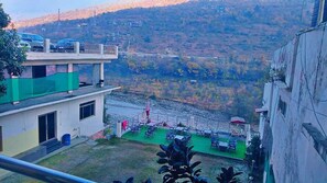 Vista frontal de la propiedad