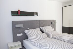 Căn hộ, ban công, quang cảnh thành phố | Khu phòng khách | TV màn hình phẳng 40-inch có truyền hình vệ tinh, TV 