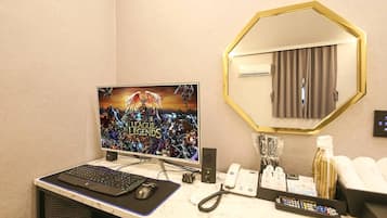 Free WiFi, bed sheets