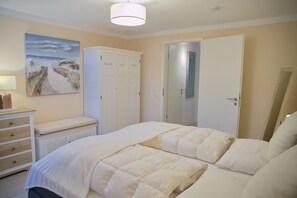 2 bedrooms, desk, iron/ironing board, travel cot - Südstrand Apartment - your modern hideaway for a relaxing Baltic Sea vacation (Grömitz)