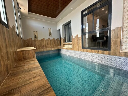 Belgaïd - T4 high standing, heated indoor pool for families only