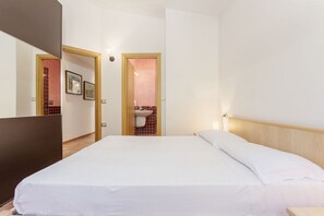 Ferros/tábuas de passar roupa, berço de viagem