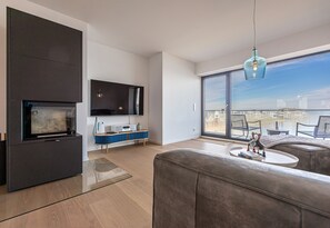 TV, fireplace, stereo - Rooftop Garden 2 - Balcony, Private Parking, Fireplace, Sea View, Finnish Sauna (Olpenitz)