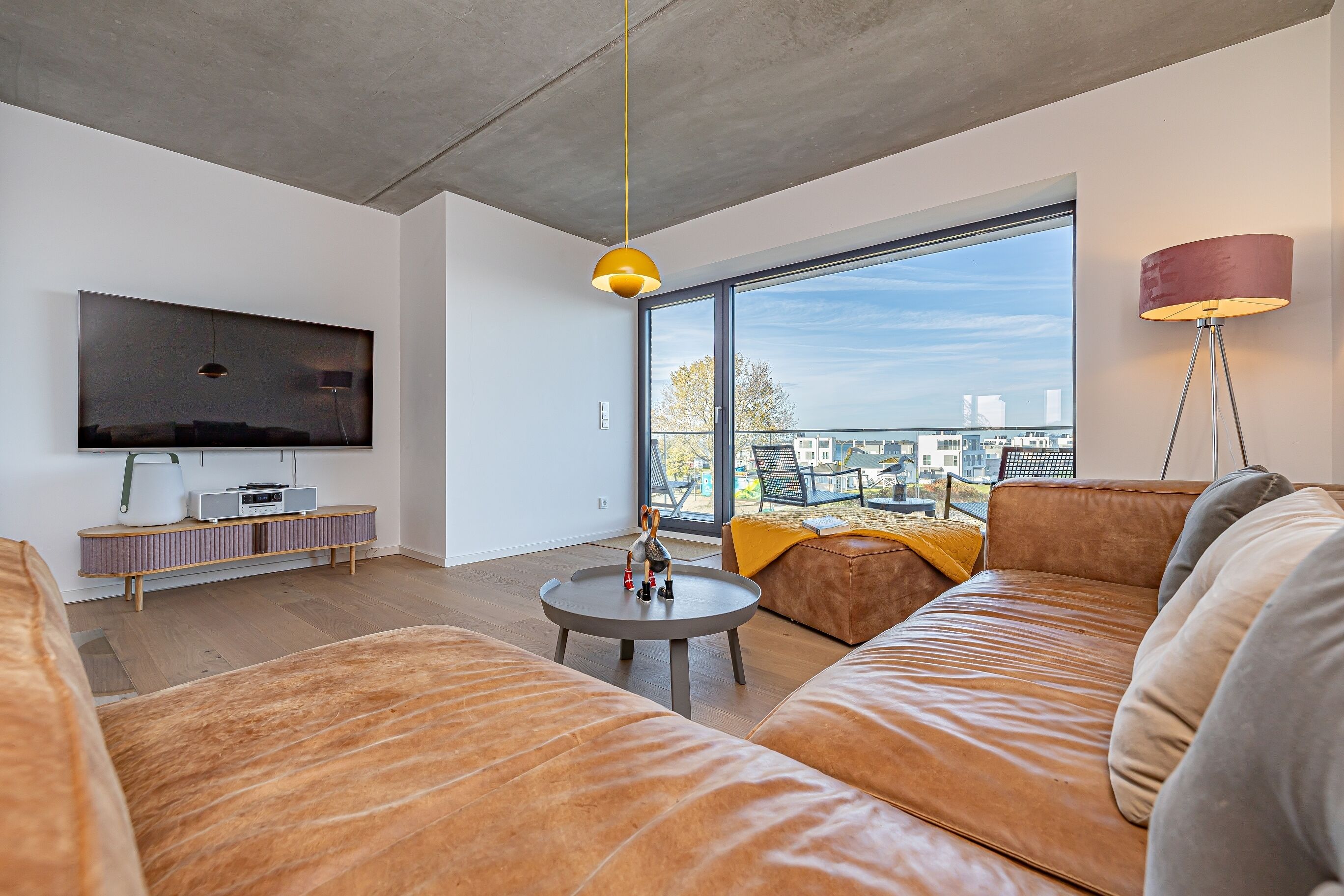 TV, fireplace, stereo