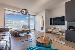 TV, fireplace, stereo - Rooftop Garden 5 - Sea view, balcony, private parking space, fireplace, Sauna (Olpenitz)