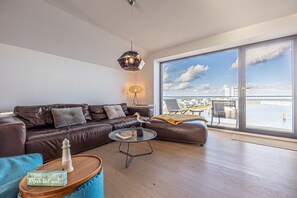 TV, fireplace, stereo - Rooftop Garden 5 - Sea view, balcony, private parking space, fireplace, Sauna (Olpenitz)