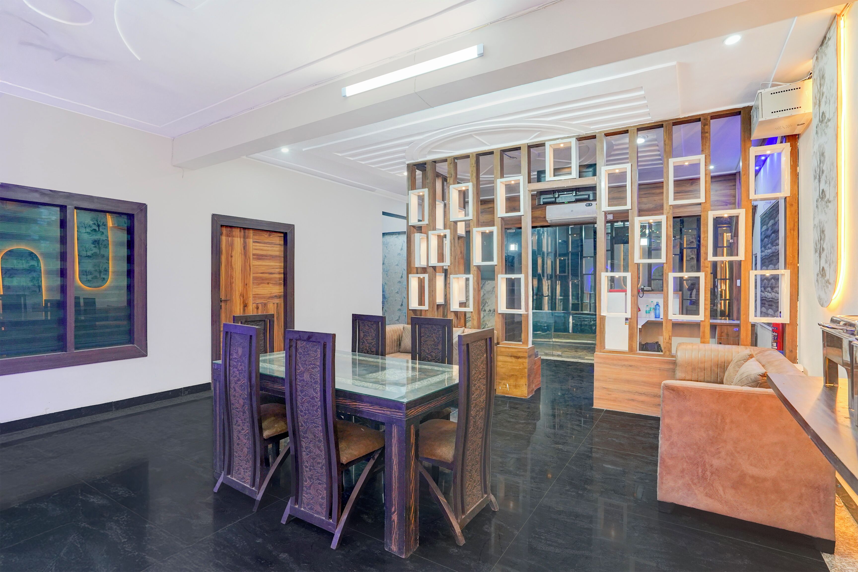 Lobby lounge