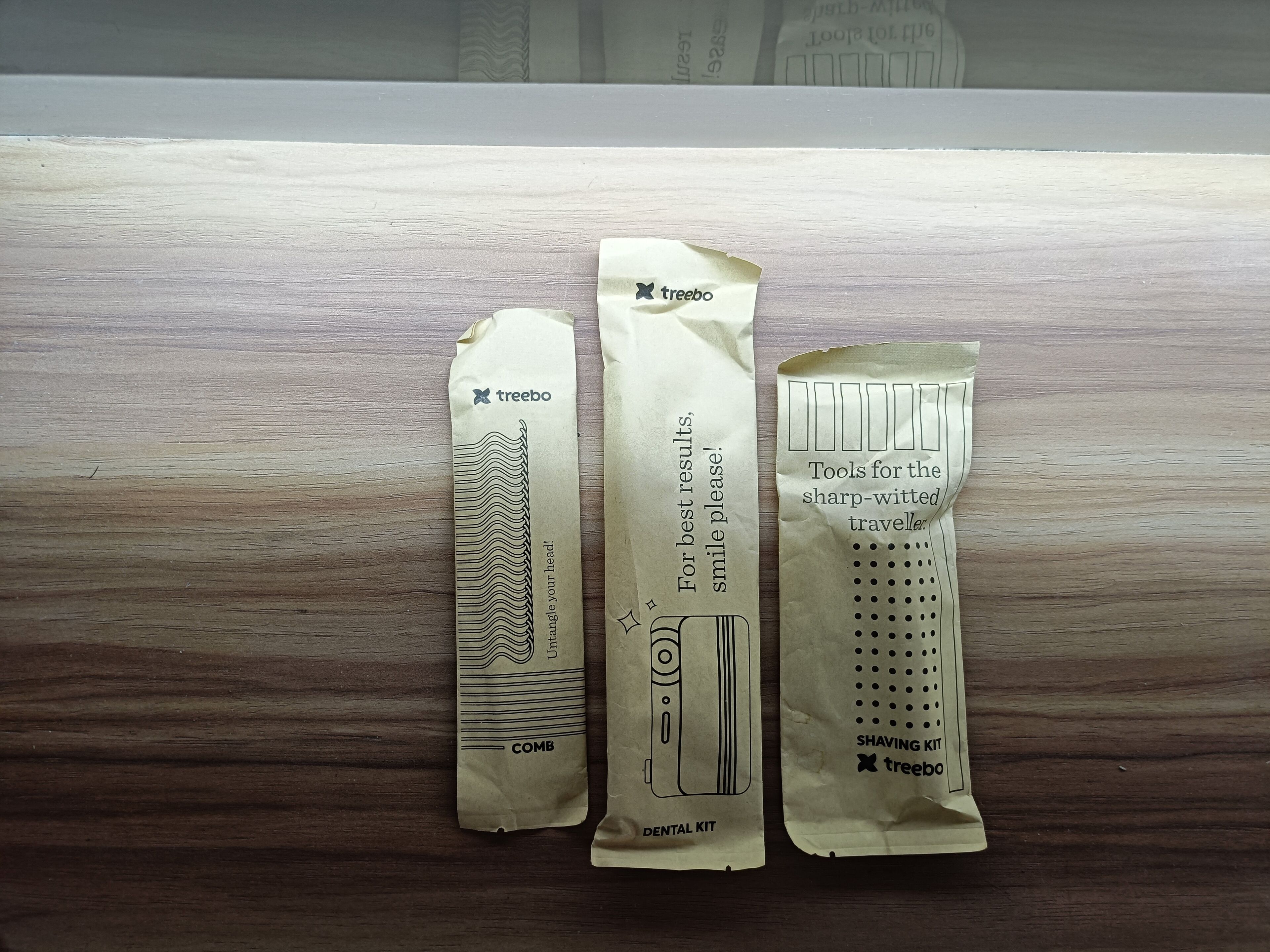 Escritorio, espacio para trabajar con laptop y wifi gratis 