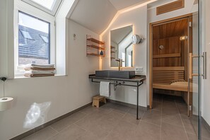 Bathroom - Rooftop Garden 7 - Sea View, Balcony, Private Parking Space, Fireplace, Sauna (Olpenitz)