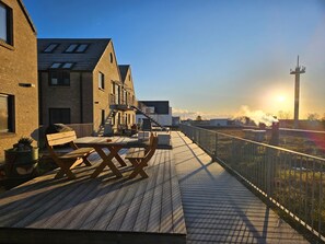 Outdoor dining - Rooftop Garden 8 - Sea View, Balcony, Relaxation Room, Parking, Finnish Sauna (Olpenitz)