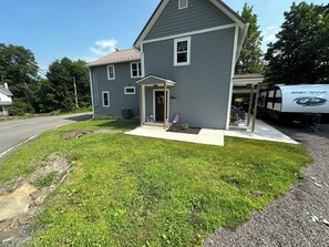 Exterior - Loie’s Suite - room at Bramble House of Bloomingdale LLC, Bed & Breakfast  (Shickshinny)
