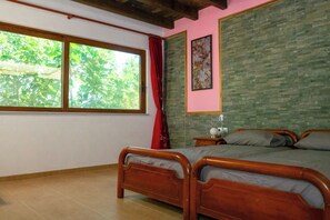 Iron/ironing board, WiFi, bed sheets - Koksinou Apartment 2 (96W9+4H Koskinou, Greece)