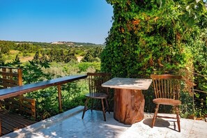 Outdoor dining - Koksinou Apartment 2 (96W9+4H Koskinou, Greece)