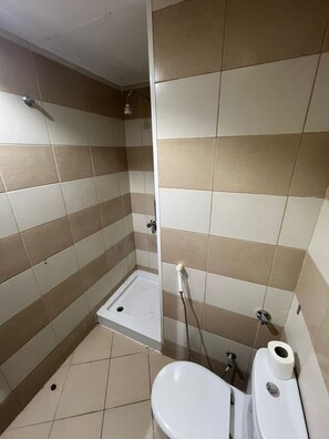 Shower, hair dryer, slippers, towels - Manarat Al Aziza-3 (Makkah)