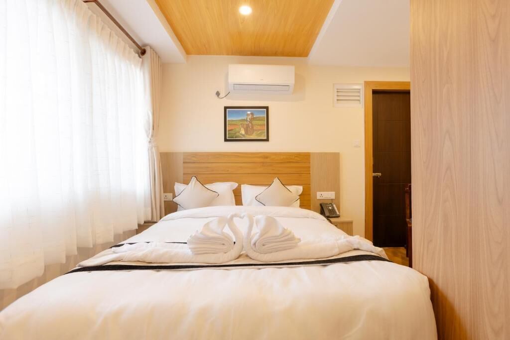 Enkeltrom | Skrivebord, skrivebord for bærbar PC og wi-fi (inkludert)