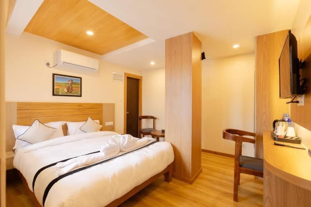 Dobbeltrom | Skrivebord, skrivebord for bærbar PC og wi-fi (inkludert)