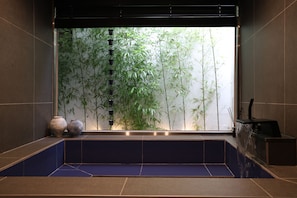 Baignoire relaxante profonde