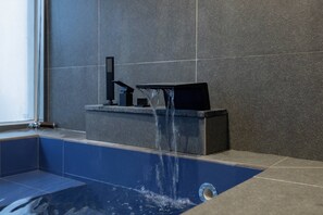 Signature Spa Room | Premium bedding, desk, blackout curtains, soundproofing - HOTEL JAK Insadong by Aank (Seoul)