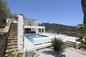 A heated pool - Villa Paolo with private pool (Tertenia)