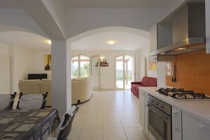 Fridge, oven, stovetop, dishwasher - Villa Paolo with private pool (Tertenia)