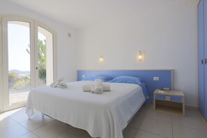 Iron/ironing board, travel cot - Villa Paolo with private pool (Tertenia)