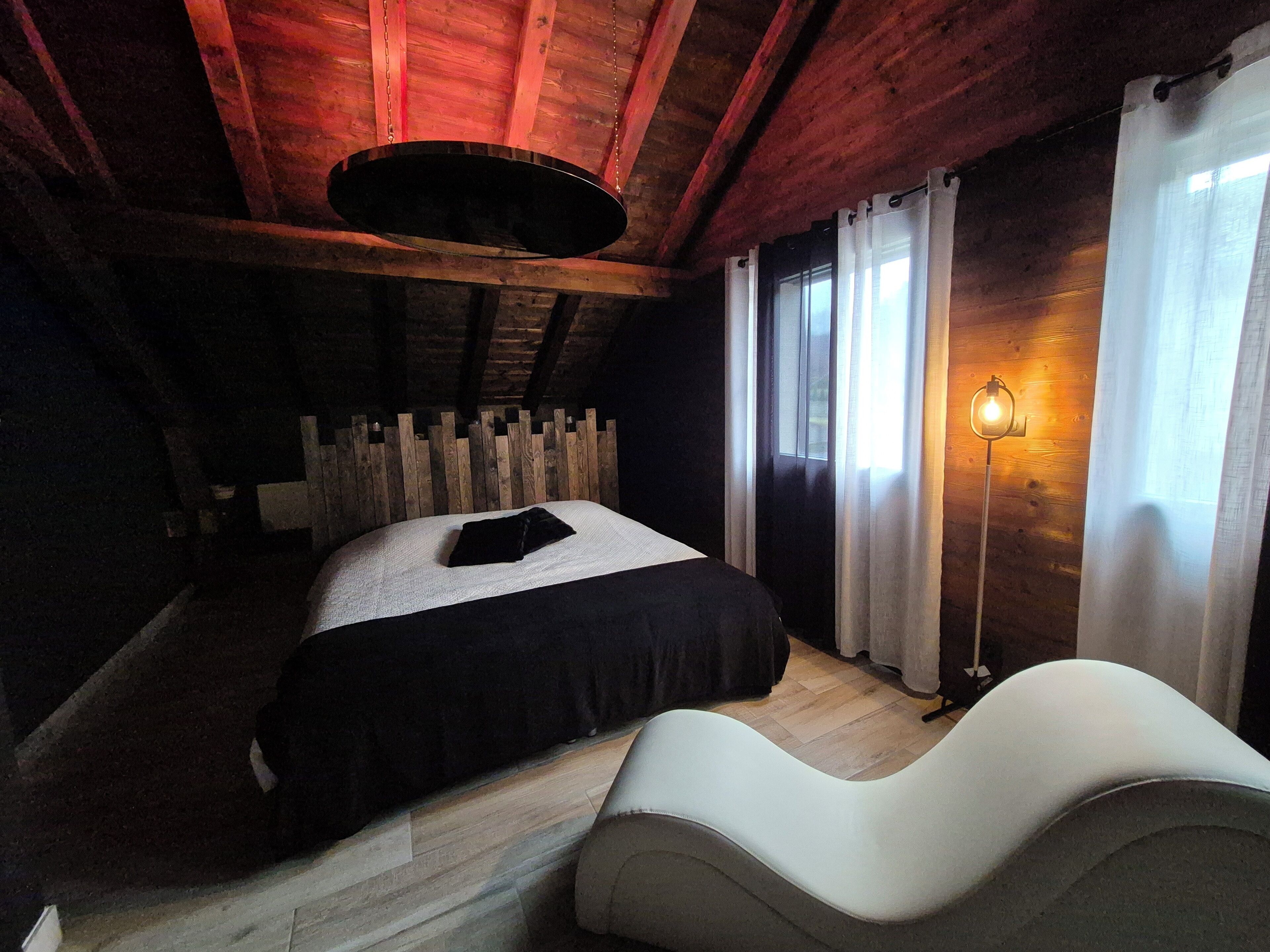 7 dormitoris, planxa i posts de planxar i un bressol de viatge 