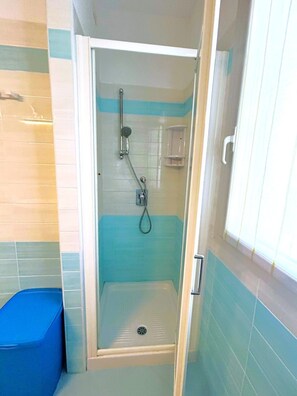 Shower, bidet, towels, soap - COND. PELICAN - B2 4+1 - B50A1T (Bibione Pineda)