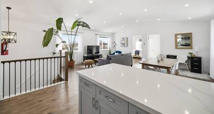 Chic & Comfortable Upper Suite w/ Parking Near DTK