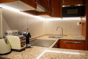 Fridge, stovetop - Quiet Escape near Magic Fountain by Maison Piñata (Barcelona)