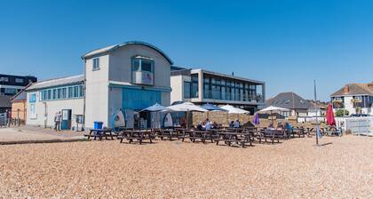 Stone's Throw - a holiday let that sleeps 2 guests in 1 bedroom