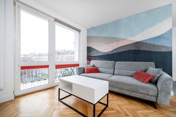 TV - Łódź Piotrkowska — Top Location, Parking (Łódź)