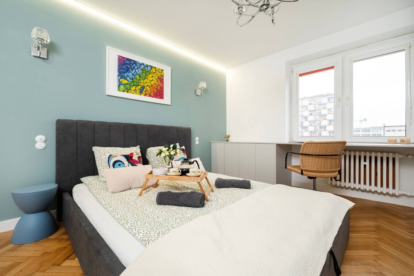 Desk, iron/ironing board, WiFi, bed sheets