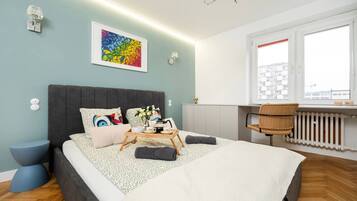 Desk, iron/ironing board, WiFi, bed sheets