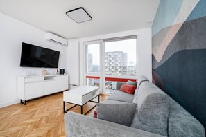 TV - Łódź Piotrkowska — Top Location, Parking (Łódź)