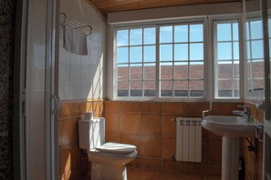 Hair dryer, towels, soap, shampoo - Hostal Galicia (Monforte de Lemos)