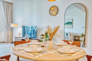 Premium Apartment, 2 Bedrooms, Harbour View | In-room dining - PVH - Serene Central 2BR - Creek Horizon (Dubai)