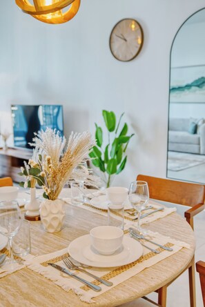 Premium Apartment, 2 Bedrooms, Harbor View | In-room dining - PVH - Serene Central 2BR - Creek Horizon (Dubai)