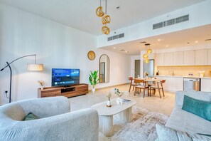 프리미엄 아파트, 침실 2개, 항구 전망 | 거실