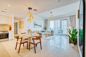 Premium Apartment, 2 Bedrooms, Harbour View | Living room - PVH - Serene Central 2BR - Creek Horizon (Dubai)