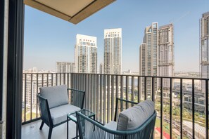 Premium Apartment, 2 Bedrooms, Harbor View | Balcony - PVH - Serene Central 2BR - Creek Horizon (Dubai)