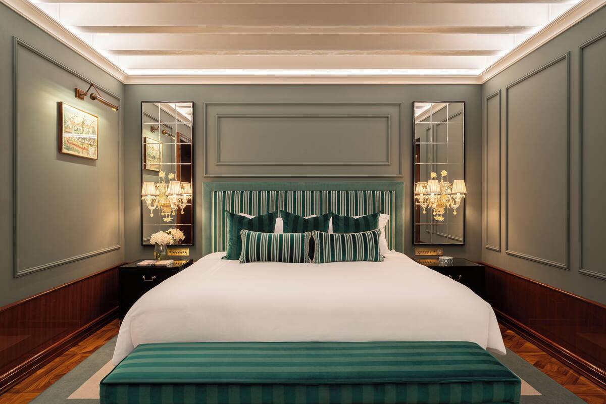 Suite (Garden) | Minibar contenant certains articles gratuits, coffre-fort, bureau