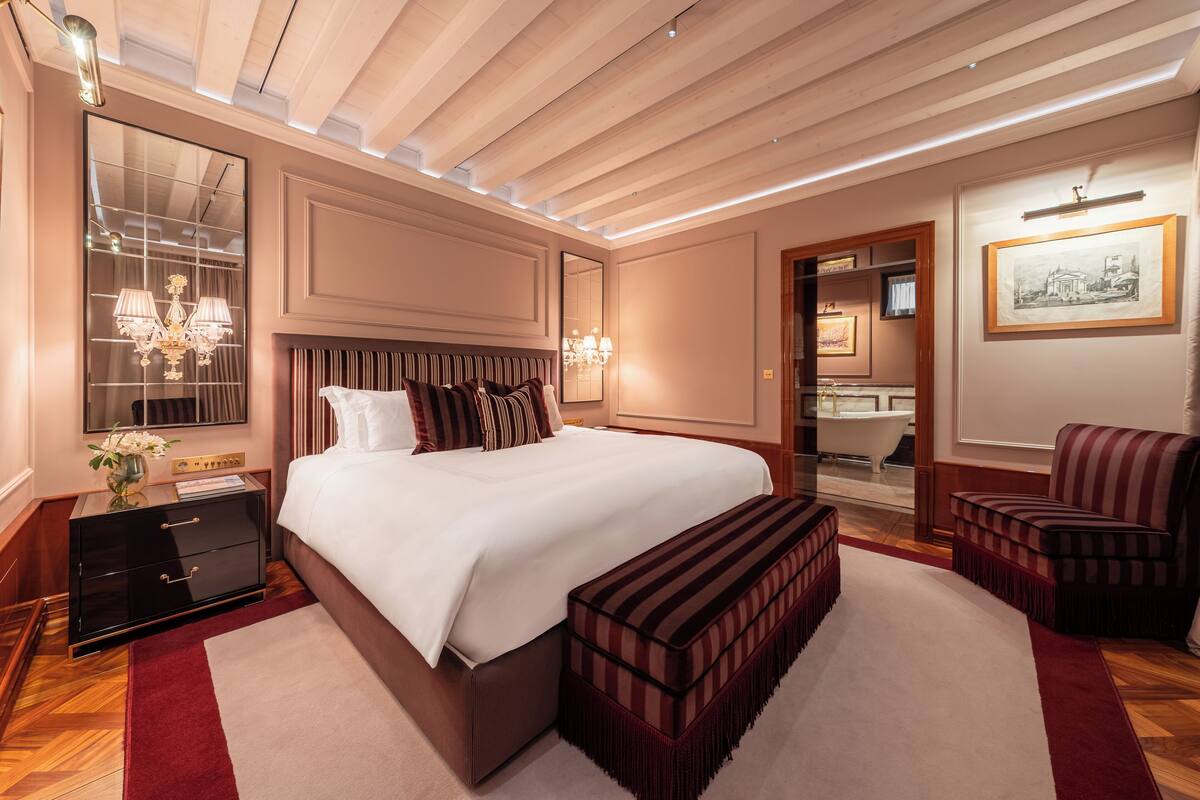 Suite (Canal) | Minibar contenant certains articles gratuits, coffre-fort, bureau